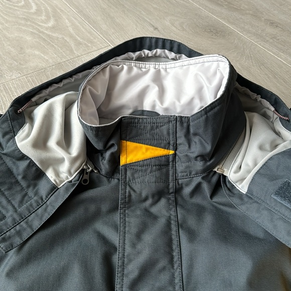 O’Neill snowboarding jacket - Picture 2 of 9